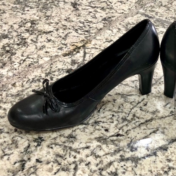 Predictions Black Heel Shoes Women’s Size 9 1/2 W Front Bow Detailing  EUC - Picture 9 of 12